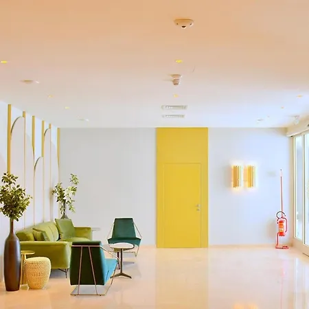 Charming Flat Near The 비비오네