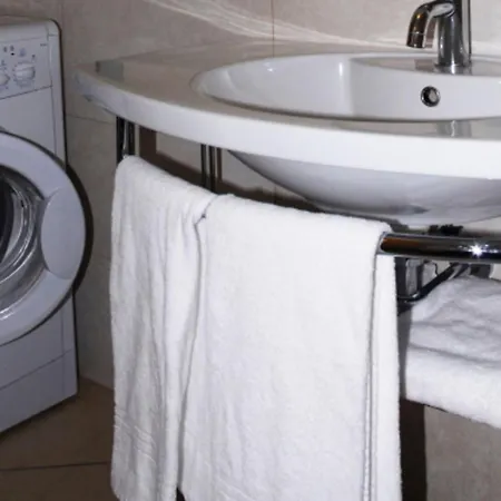 아파트 Charming Flat Near The *