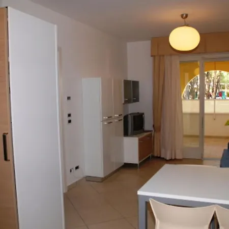 Charming Flat Near The * 비비오네
